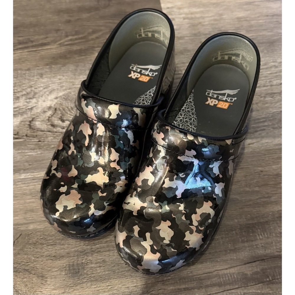 Dansko XP 2.0 Clogs Women's 38 Work Multicolor Camouflage Polish Pull-On Wedge